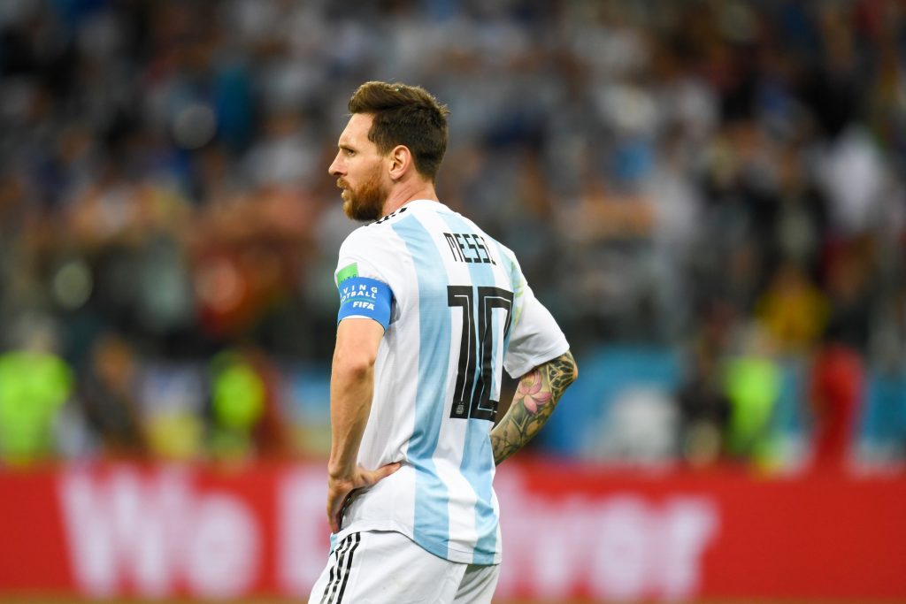 Rozvášněné fanoušky a policisty musel na Maracaná uklidňovat Lionel Messi i Marquinhos